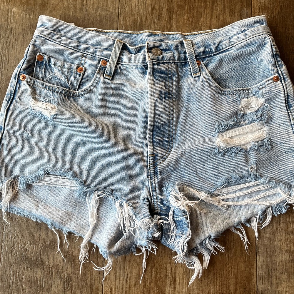 Womens Levi Light Wash High Rise Jean Shorts Size 29